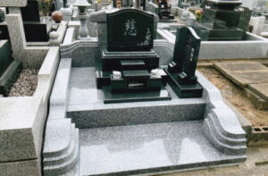 針谷共同墓地の洋型のお墓です。